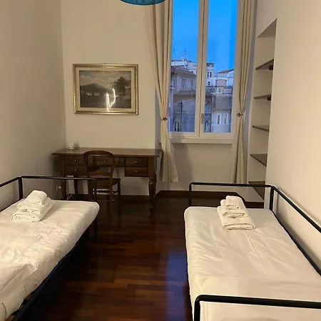 La Finestra Sulla Basilica Róma